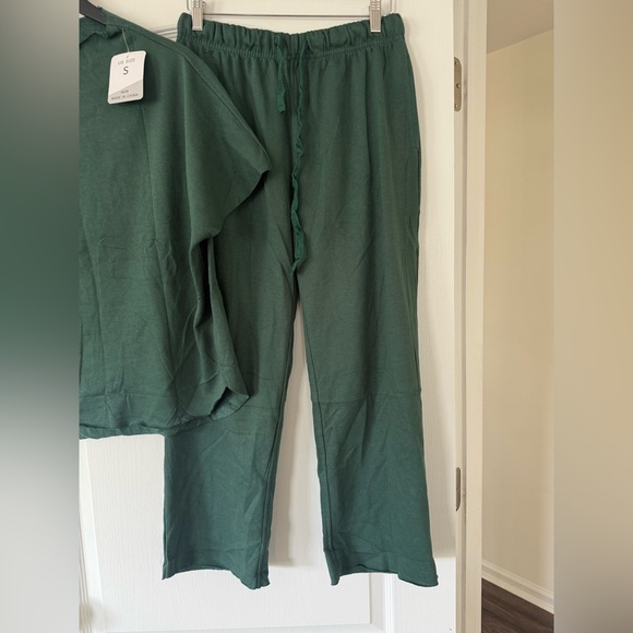 NWT - Green Two-Piece Lounge Sweat Set - Size Small - Picture 10 of 12